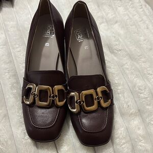 Chic Brown Heels with Gold Accents